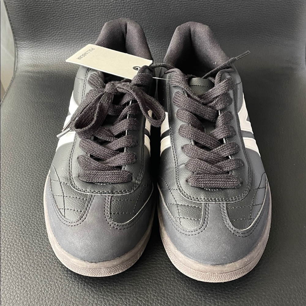 NWT- PULL&BEAR SNEAKERS